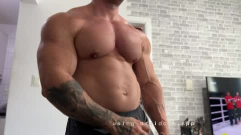 Snapshot of couplemuscle40 chatting on 06-05-26, 02:12 couplemuscle40 online show from 06-05-26, 02:12