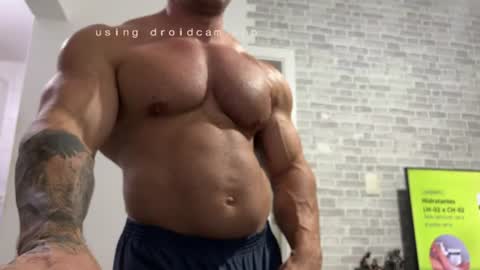 Snapshot of couplemuscle40 chatting on 06-16-26, 11:29 couplemuscle40 online show from 06-16-26, 11:29