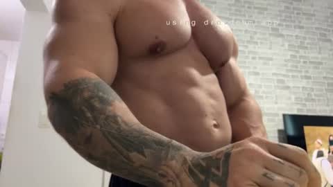 Snapshot of couplemuscle40 chatting on 06-17-26, 07:26 couplemuscle40 online show from 06-17-26, 07:26