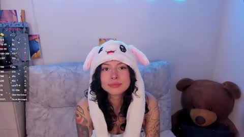 Snapshot of couplevibes_ chatting on 06-19-26, 03:00 Emily Andy online show from 06-19-26, 03:00