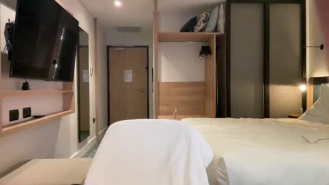 Courtney online show from 10-03-25, 11:57