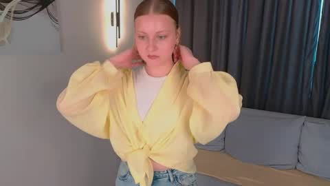 Snapshot of courtney_thomas chatting on 05-21-26, 07:37 Sonya online show from 05-21-26, 07:37