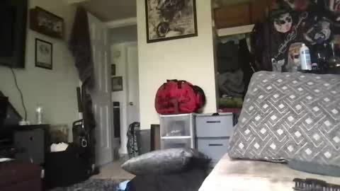 Snapshot of cowgirlcaitlin chatting on 10-10-25, 06:07 Bayleecaitlin online show from 10-10-25, 06:07