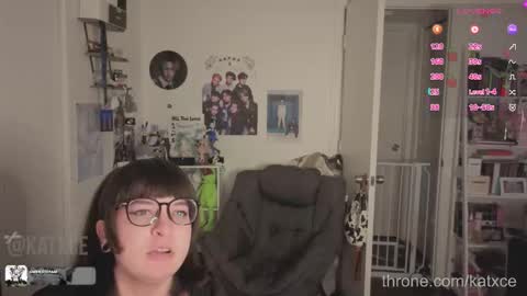 Snapshot of cowjuggie chatting on 11-19-25, 01:38 Katxce online show from 11-19-25, 01:38