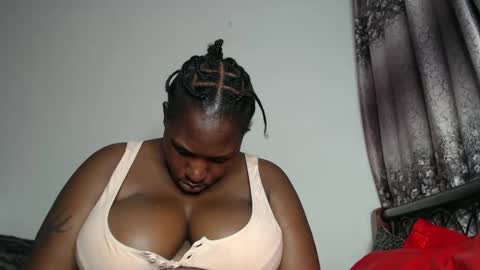 Snapshot of cozy_dion chatting on 04-10-26, 06:34 Erykah online show from 04-10-26, 06:34