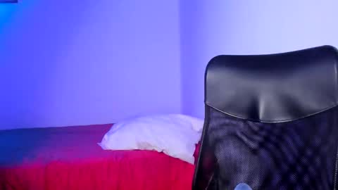 Snapshot of cracker_doll chatting on 02-25-25, 01:20 cracker online show from 02-25-25, 01:20