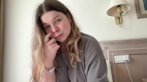 Snapshot of crave_elise chatting on 10-03-25, 10:23 Elise online show from 10-03-25, 10:23
