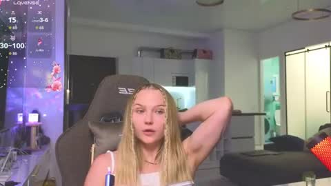 Snapshot of cravelucy chatting on 07-22-26, 04:54 lucy online show from 07-22-26, 04:54