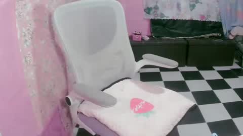 crazy_4u69 online show from 06-18-26, 10:19