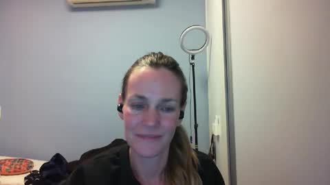 Anny online show from 10-31-25, 11:17