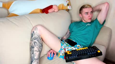 Snapshot of crazybottom99 chatting on 02-27-25, 04:43 Alex online show from 02-27-25, 04:43