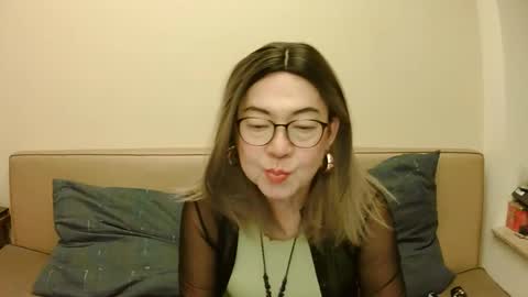 Snapshot of crazychika chatting on 10-24-25, 05:09 Kelly   online show from 10-24-25, 05:09