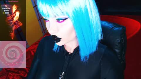 Roxy online show from 05-17-26, 02:57