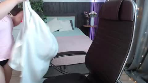 Snapshot of crazyy_girl_ chatting on 06-22-26, 01:51 Crazyy Girl online show from 06-22-26, 01:51