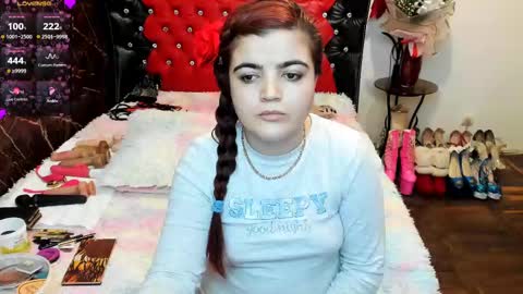 Snapshot of crazzy_pussy chatting on 02-15-25, 07:06 Ana  online show from 02-15-25, 07:06