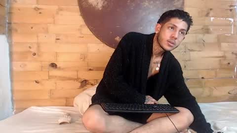  CAMILA Y SEBASTIAN online show from 02-14-25, 09:32