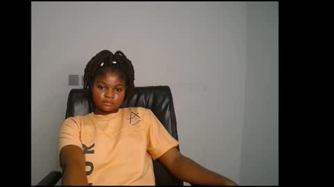 Snapshot of creamy_juicypussy chatting on 03-06-25, 04:17 Lady jasmine online show from 03-06-25, 04:17