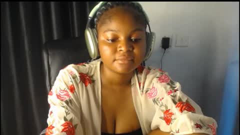 Snapshot of creamy_juicypussy chatting on 09-27-25, 08:30 Lady jasmine online show from 09-27-25, 08:30