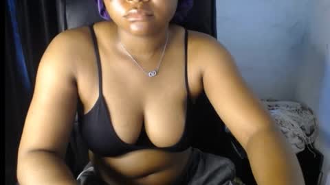 Snapshot of creamy_juicypussy chatting on 11-16-25, 08:20 Lady jasmine online show from 11-16-25, 08:20