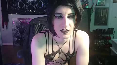 Snapshot of creamy_lust chatting on 02-23-25, 01:13 Sylvia online show from 02-23-25, 01:13
