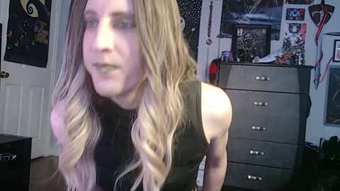 Snapshot of creamy_lust chatting on 02-26-25, 12:38 Sylvia online show from 02-26-25, 12:38