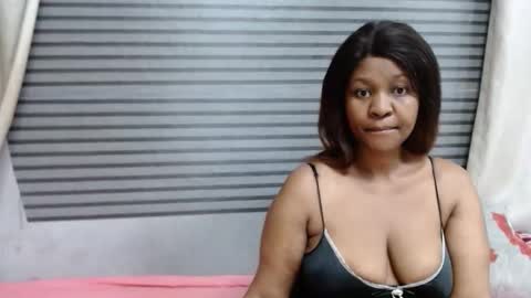 Snapshot of creamycaramelpussy chatting on 09-29-25, 03:44 zoey online show from 09-29-25, 03:44