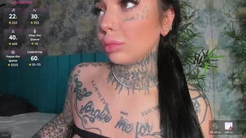 Snapshot of creamyinkk chatting on 05-21-26, 05:47 Sophie online show from 05-21-26, 05:47