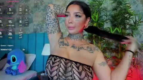 Snapshot of creamyinkk chatting on 06-05-26, 06:52 Sophie online show from 06-05-26, 06:52