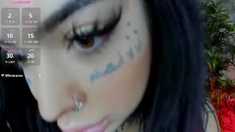 Snapshot of creamyinkk chatting on 06-12-26, 06:01 Sophie online show from 06-12-26, 06:01