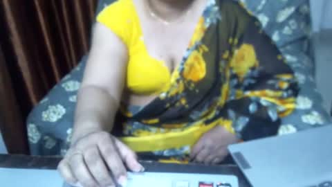 Snapshot of crezybhabihot chatting on 01-18-25, 10:39 Sonika69 online show from 01-18-25, 10:39