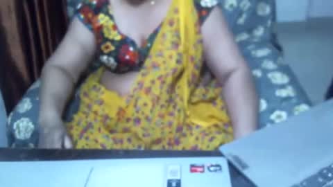 Snapshot of crezybhabihot chatting on 01-25-25, 11:44 Sonika69 online show from 01-25-25, 11:44