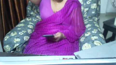Snapshot of crezybhabihot chatting on 01-31-25, 02:58 Sonika69 online show from 01-31-25, 02:58