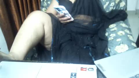 Snapshot of crezybhabihot chatting on 02-11-25, 11:21 Sonika69 online show from 02-11-25, 11:21