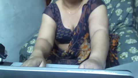 Snapshot of crezybhabihot chatting on 02-15-25, 08:01 Sonika69 online show from 02-15-25, 08:01