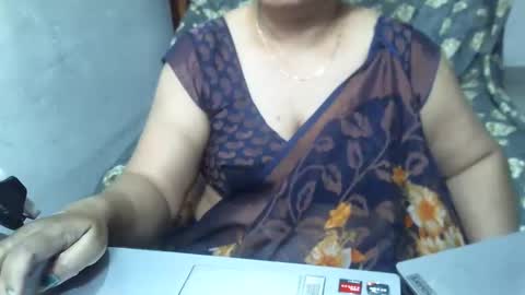 Snapshot of crezybhabihot chatting on 02-15-25, 11:36 Sonika69 online show from 02-15-25, 11:36