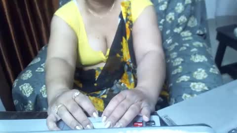 Snapshot of crezybhabihot chatting on 03-02-25, 06:16 Sonika69 online show from 03-02-25, 06:16