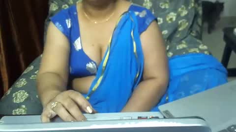 Snapshot of crezybhabihot chatting on 03-04-25, 10:35 Sonika69 online show from 03-04-25, 10:35