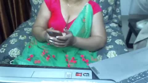 Snapshot of crezybhabihot chatting on 03-08-25, 05:28 Sonika69 online show from 03-08-25, 05:28