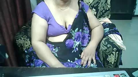 Snapshot of crezybhabihot chatting on 09-08-25, 10:09 Sonika69 online show from 09-08-25, 10:09