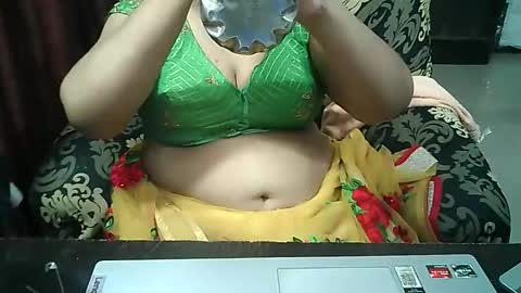 Snapshot of crezybhabihot chatting on 09-09-25, 08:08 Sonika69 online show from 09-09-25, 08:08