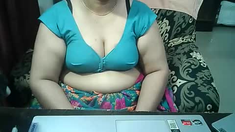 Snapshot of crezybhabihot chatting on 09-15-25, 03:06 Sonika69 online show from 09-15-25, 03:06