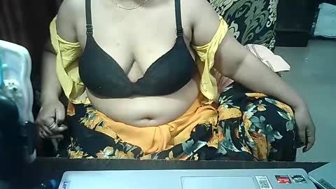Snapshot of crezybhabihot chatting on 09-20-25, 10:38 Sonika69 online show from 09-20-25, 10:38