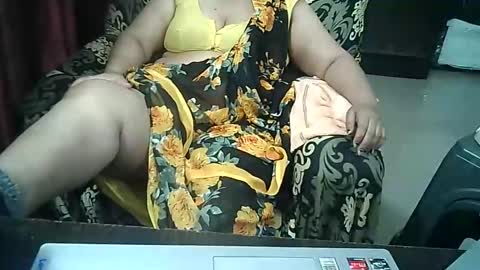 Snapshot of crezybhabihot chatting on 09-23-25, 04:32 Sonika69 online show from 09-23-25, 04:32