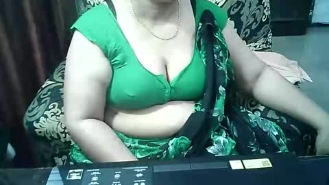 Snapshot of crezybhabihot chatting on 09-29-25, 06:57 Sonika69 online show from 09-29-25, 06:57