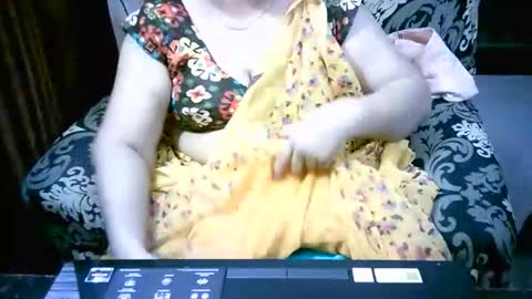 Snapshot of crezybhabihot chatting on 10-02-25, 12:06 Sonika69 online show from 10-02-25, 12:06