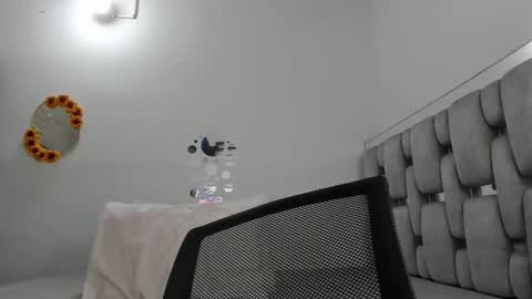 criistal_0 online show from 06-11-26, 02:53