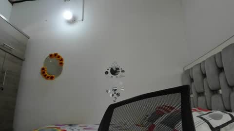 criistal_0 online show from 06-11-26, 06:39