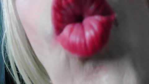 crislingery_doll online show from 02-01-25, 11:21