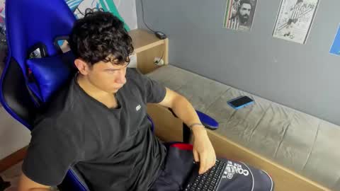 Snapshot of criss_adams chatting on 01-09-26, 02:58 Cris online show from 01-09-26, 02:58