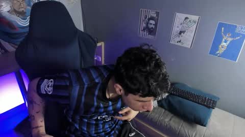 Snapshot of criss_adams chatting on 01-12-26, 02:28 Cris online show from 01-12-26, 02:28